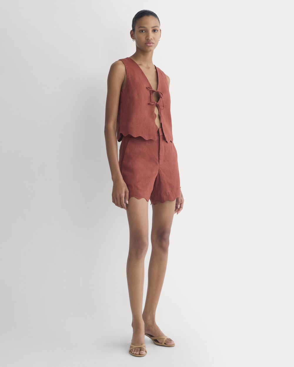 Scalloped Edge Short in Linen in Henna Red — detail view