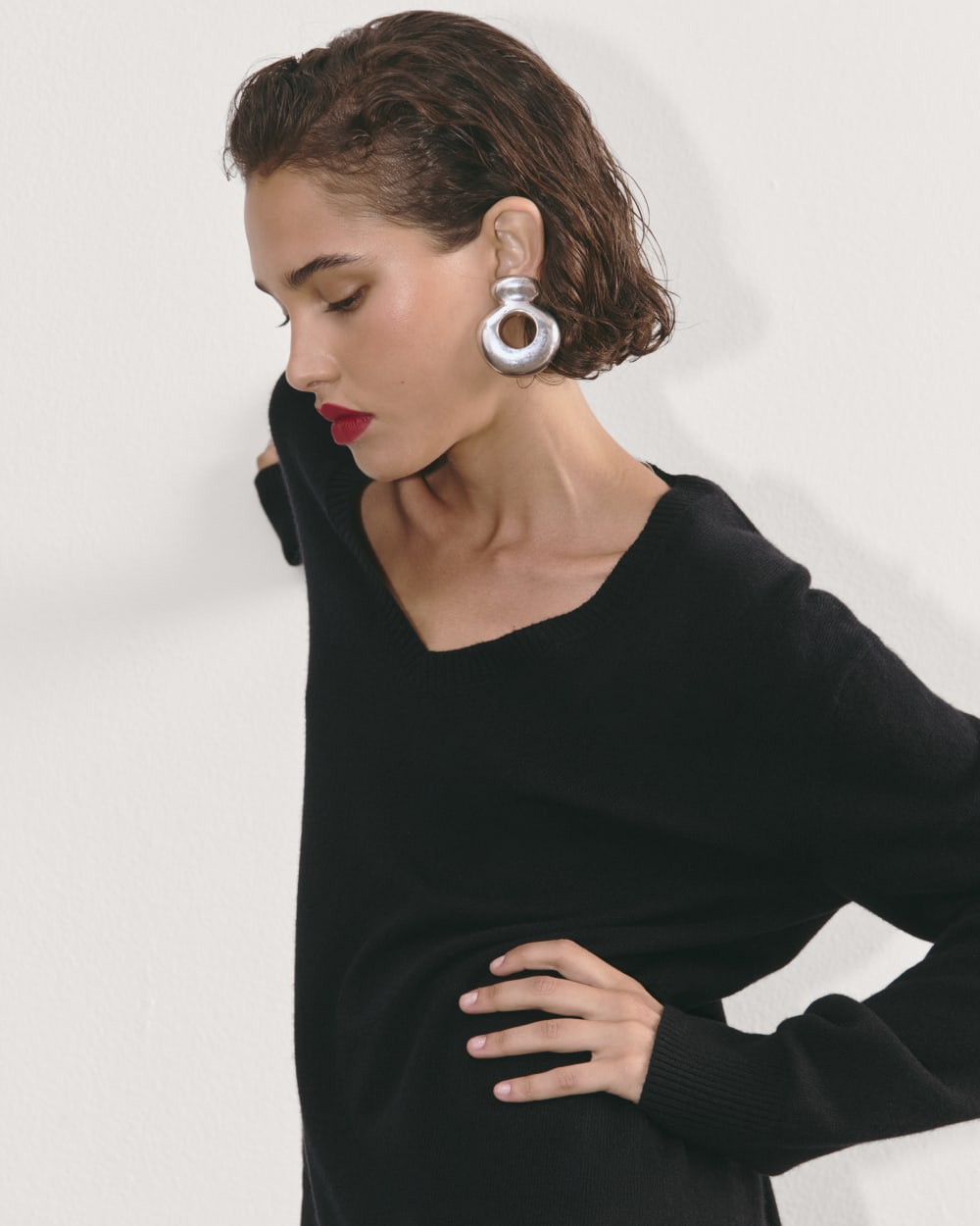 The Classic V in Cashmere in Black — detail view